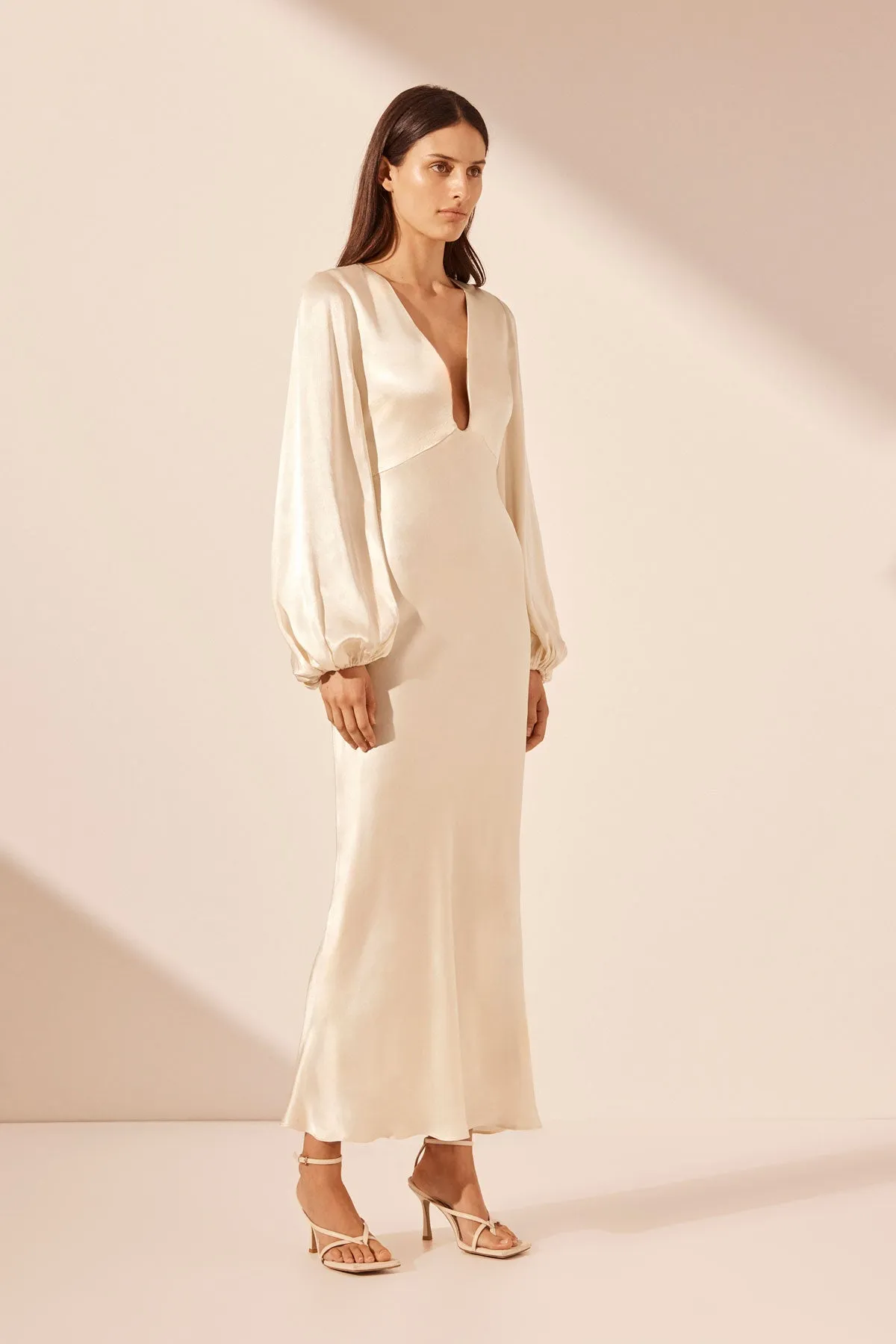 LA LUNE PLUNGED NECK BALLOON SLEEVE MIDI DRESS - CREAM